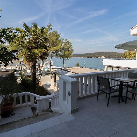 Apartman Hrabrić 2 Njivice Bagian luar foto
