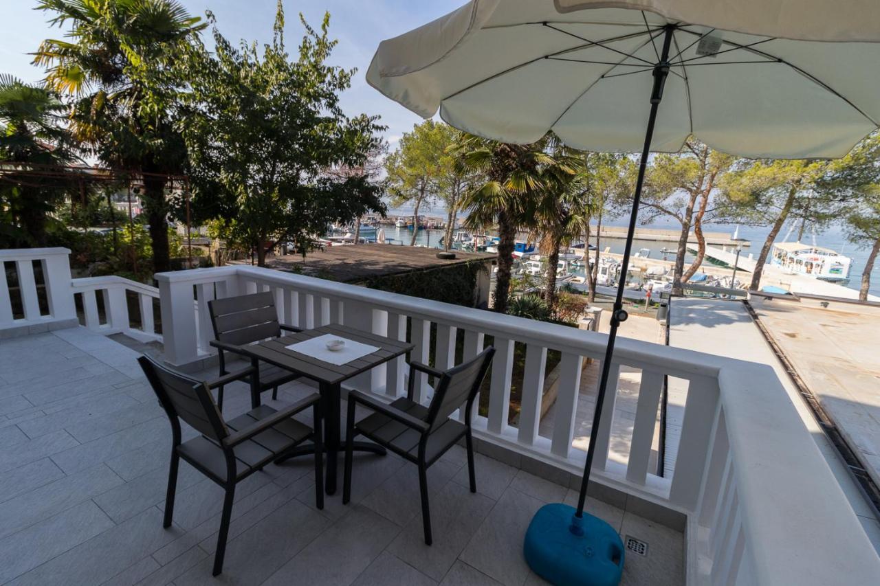 Apartman Hrabrić 2 Njivice Bagian luar foto