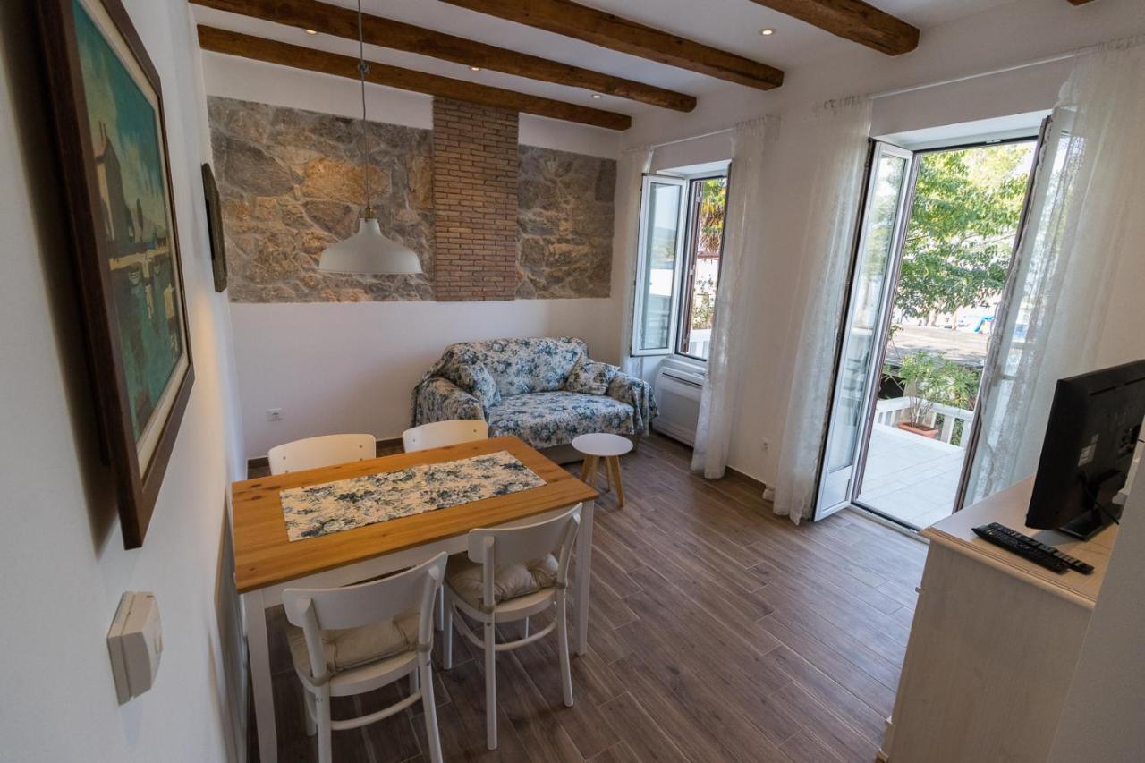 Apartman Hrabrić 2 Njivice Bagian luar foto