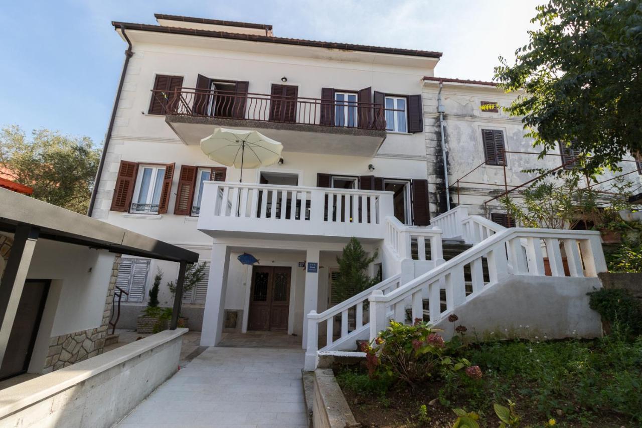 Apartman Hrabrić 2 Njivice Bagian luar foto