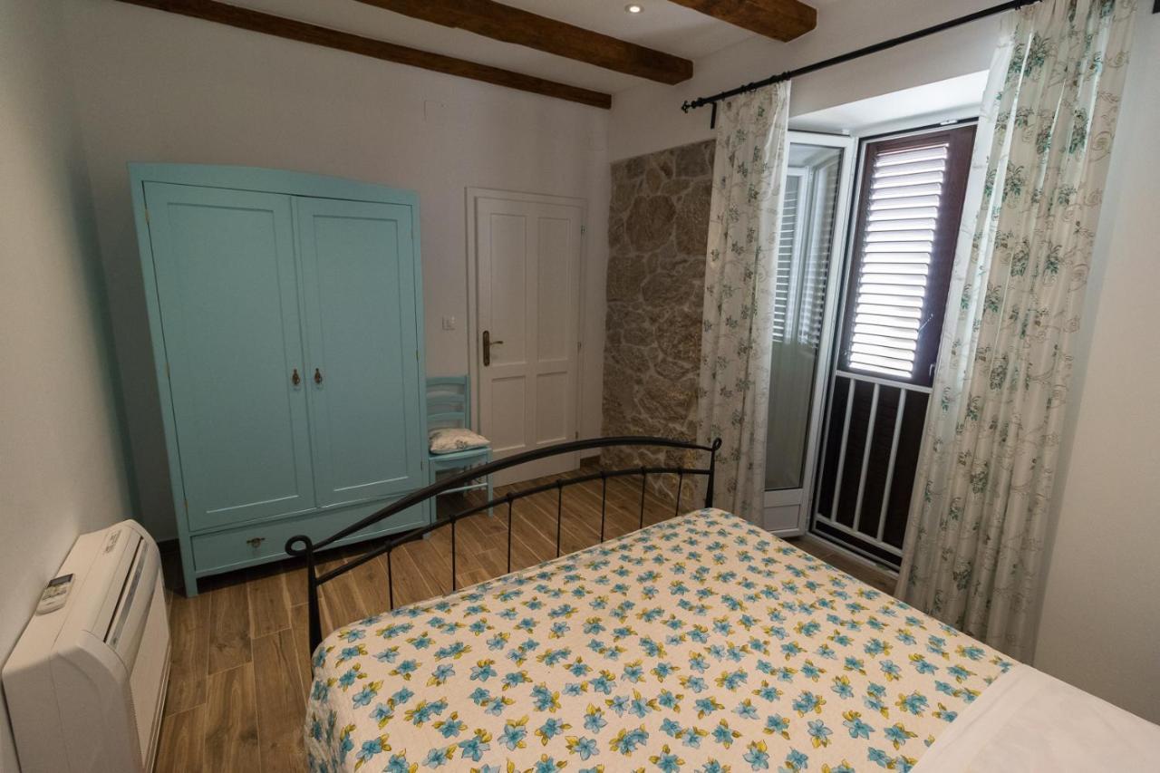Apartman Hrabrić 2 Njivice Bagian luar foto